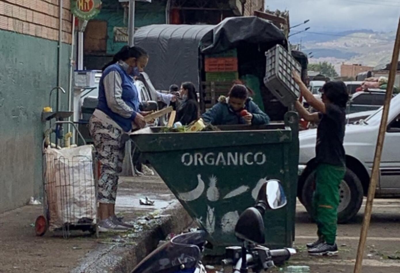 Reciclando alimentos en Corabastos