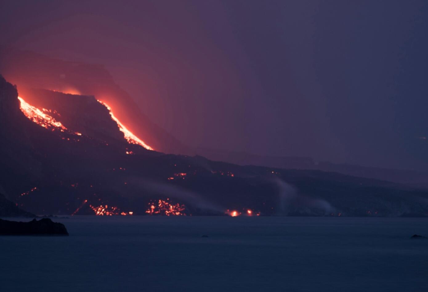 Lava del volcán Cumbre Vieja llega al mar