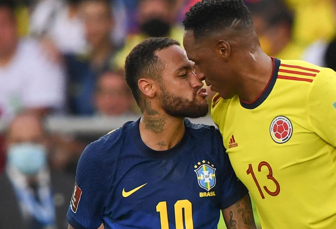 Cara a cara entre Yerry Mina y Neymar