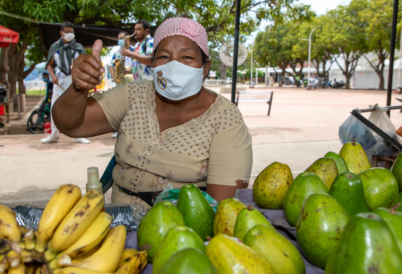 Mujeres trabajando Mujeres trabajando