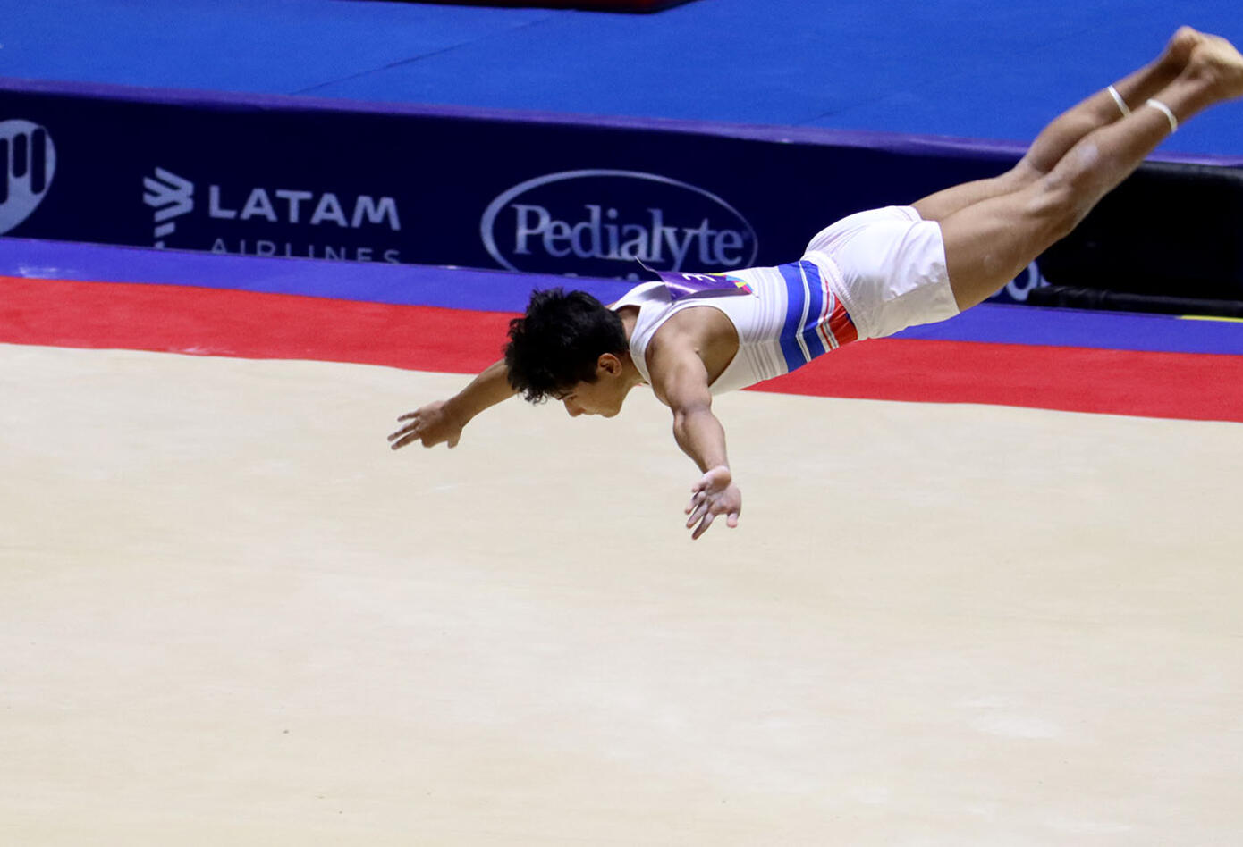 Gimnasia artística por equipos