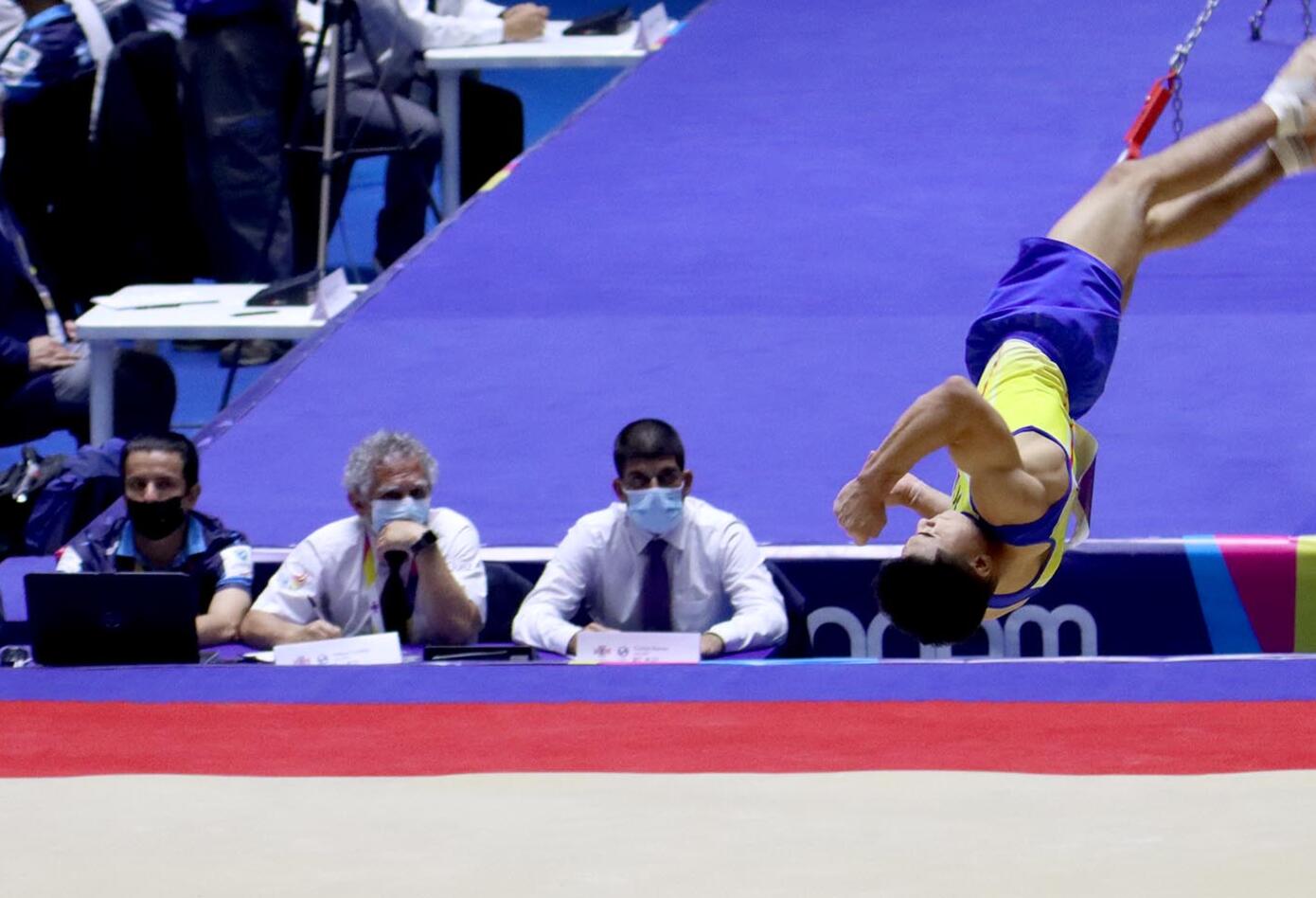 Gimnasia artística por equipos