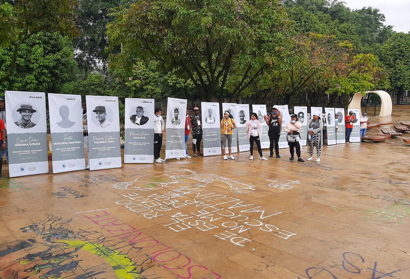 Marcha de firmantes de paz en Medellín.