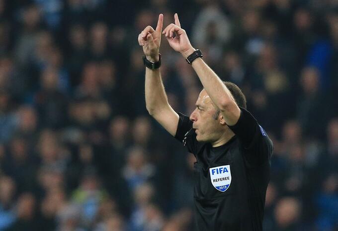 Árbitro Cuneyt Cakir, en el partido Manchester City-Tottenham Árbitro Cuneyt Cakir, en el partido Manchester City-Tottenham