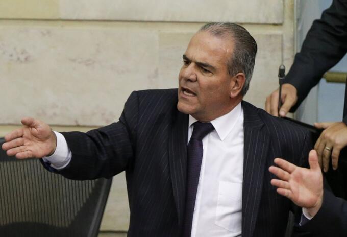 El senador Carlos Felipe Mejía.