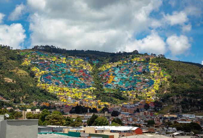 La Alcaldía intervino 7 barrios de Usaquén para crear el macromural La Mariposa