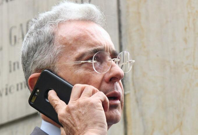 El senador Álvaro Uribe Vélez. Álvaro Uribe Vélez