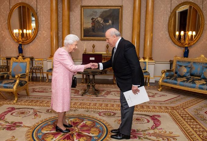 Embajador Antonio José Ardila presenta credenciales ante Reina Isabel II Embajador Antonio José Ardila presenta credenciales ante Reina Isabel II