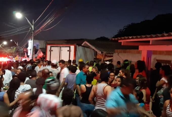 Camión choca contra vivienda en Barranquilla.