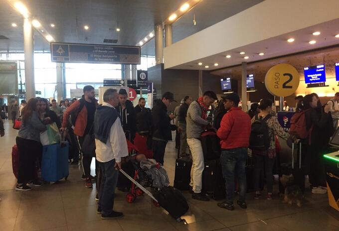 Pasajeros en el aeropuerto El Dorado