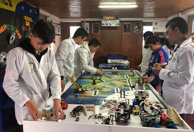 Estudiantes del Liceo Lunita de Chía Estudiantes del Liceo Lunita de Chía