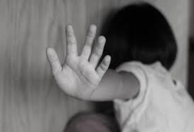 Niña - Maltrato infantil Niña