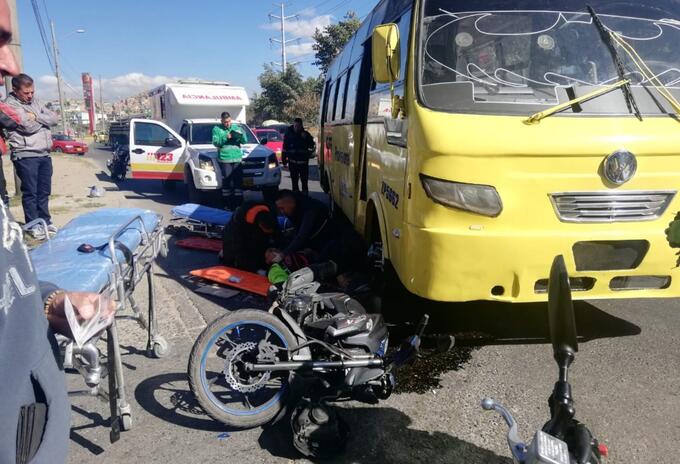 Accidente de bus y moto