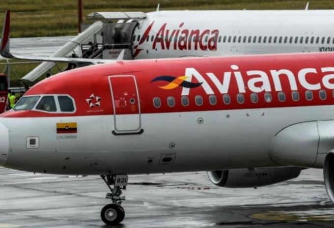El avión sufrió una falla en uno de sus motores.