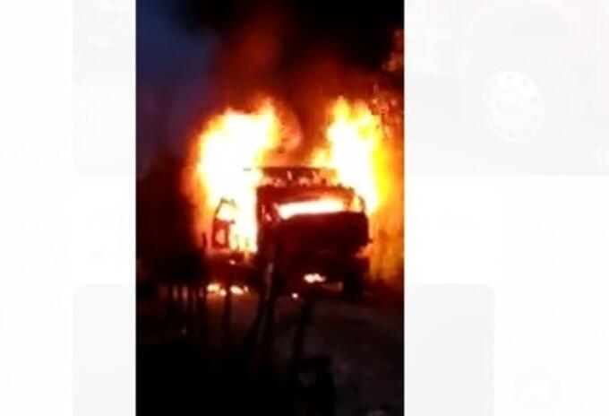 Bus escalera quemado en el Norte antioqueño.