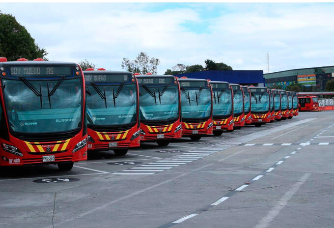 Los nuevos buses a gas de Transmilenio. Los nuevos buses a gas de Transmilenio.