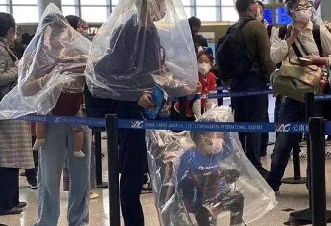 Improvisadas tácticas de los chinos para evitar el coronavirus