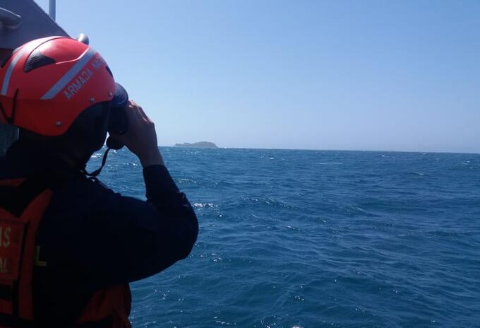 El cuerpo de Guardacostas del Caribe sigue con los operativos por mar y tierra para dar con el paradero del extranjero.