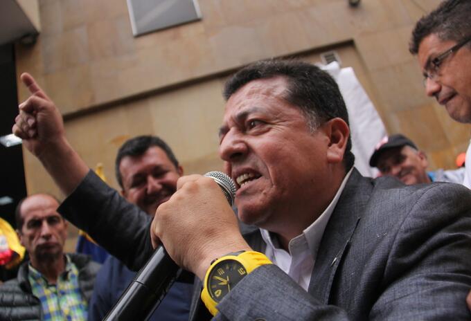 Presidente de taxistas, Hugo Ospina