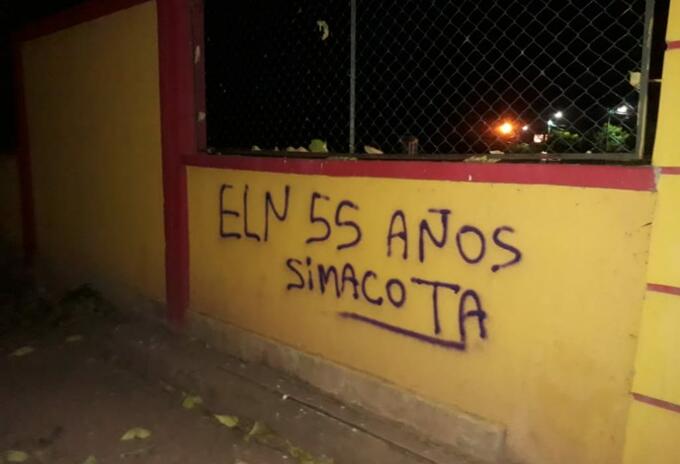 Grafitis del ELN en la sede de la Universidad de La Guajira