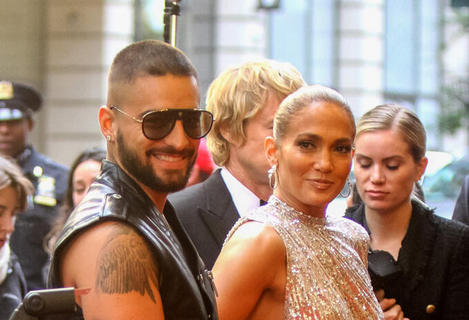 Maluma y Jennifer Lopez en el rodaje de la película 'Marry Me'.