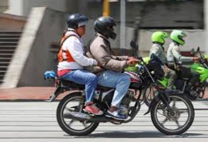 Proponen prohibir el parrillero en Bogotá