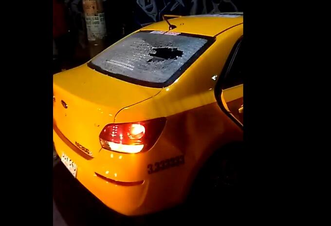 Pelea de taxis y Uber