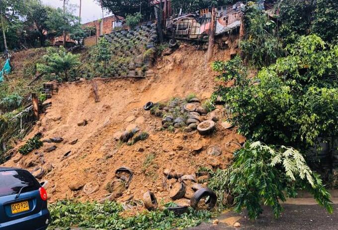 Durante la madrugada de este primero de enero se registraron graves emergencias en Bucaramanga y el área metropolitana, por fuertes lluvias.