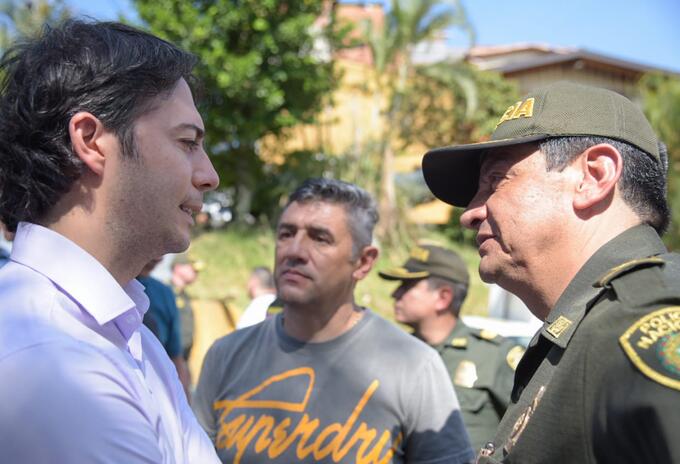 Alcalde de Medellín, Daniel Quintero; comandante de la Policía Metropolitana, general Eliecer Camacho; y secretario de Seguridad, José Gerardo Acevedo.