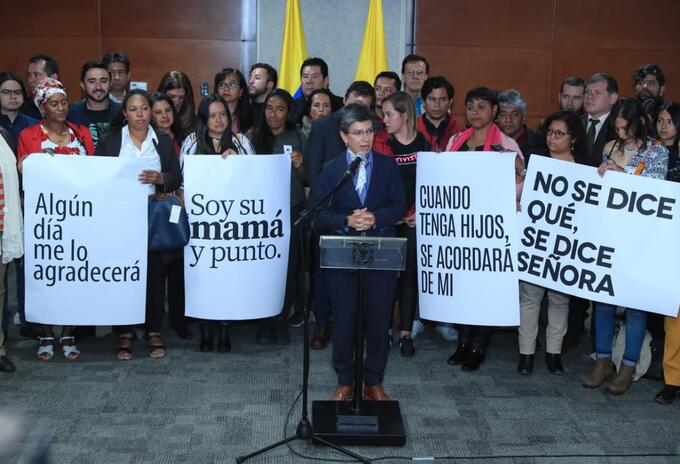 Las 'madres gestoras de paz' fueron dispuestas por la alcaldesa Claudia López.