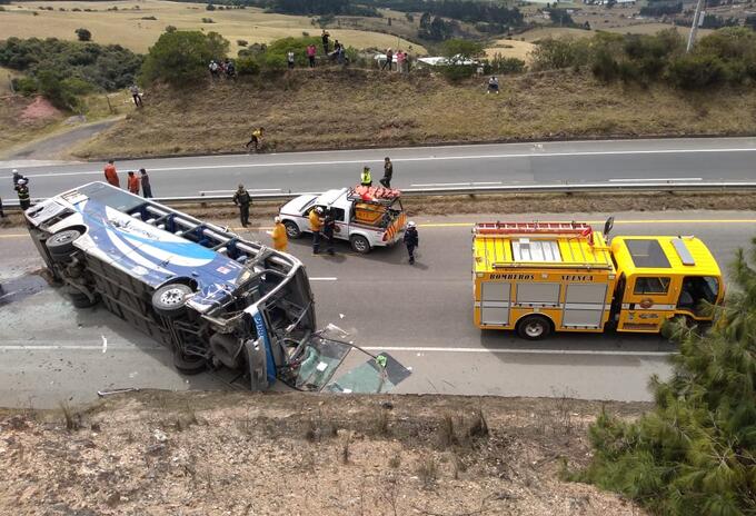 Volcamiento de bus en Cundinamarca