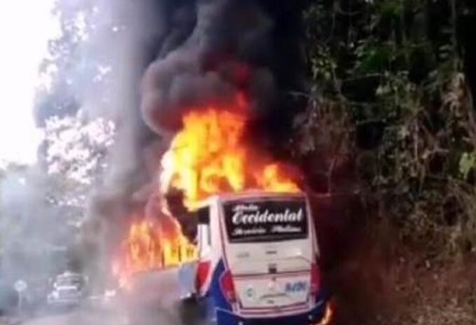 Bus Incinerado en Chocó Bus Incinerado