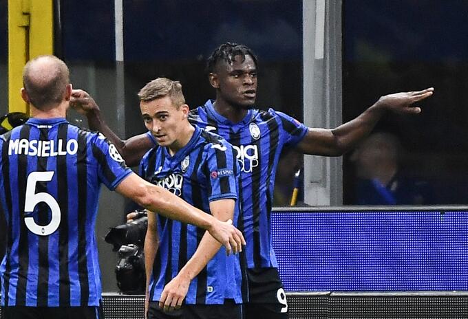 Duvan Zapata celebra gol que marcó para Atalanta Duvan Zapata celebra gol que marcó para Atalanta