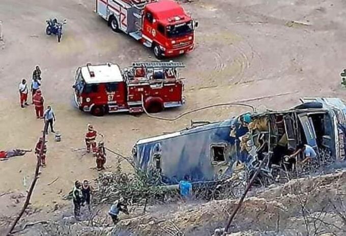 Accidente de bus ecuatoriano en Perú