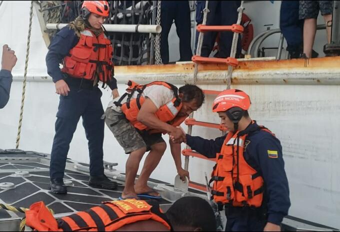los hombres fueron rescatados en alta mar por guardacostas de los EEUU y de La Guajira