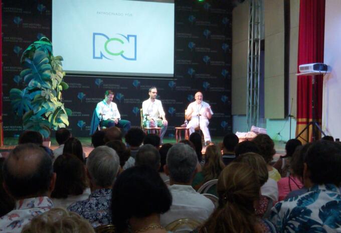 El conversatorio en el que participaron José Tolosa y Javier Cómez, fue moderado por el periodista Juan Lozano
