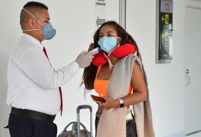 En marcha plan de sanidad en Aeropuerto Bonilla Aragón por coronavirus.