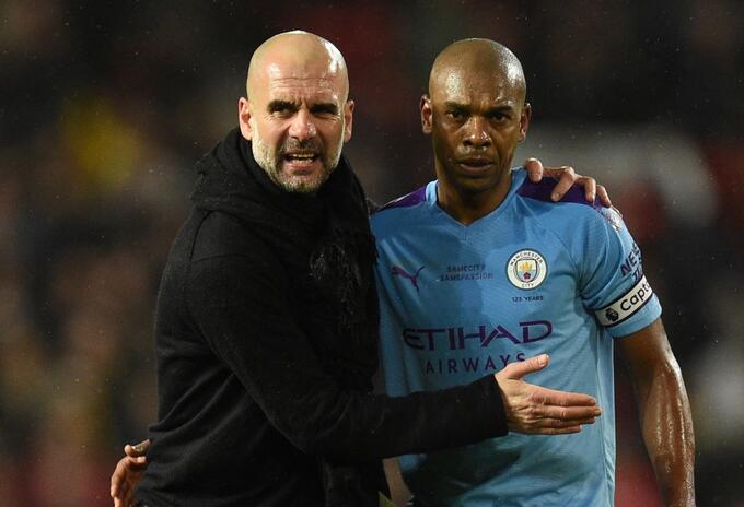 Pep Guardiola y Fernandinho Pep Guardiola y Fernandinho