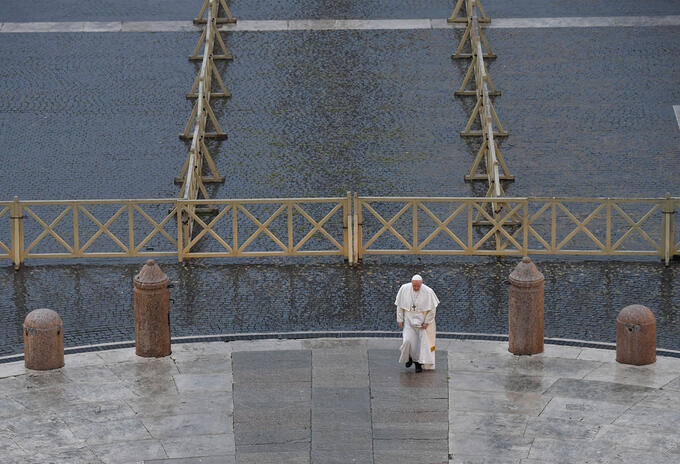 Papa Francisco en bendición especial de coronavirus. Papa Francisco en bendición especial de coronavirus.
