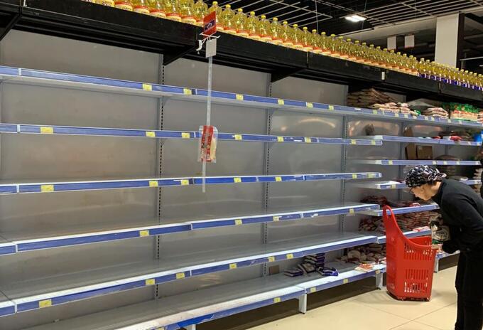 El panorama en los supermercados antes del aislamiento preventivo. El panorama en los supermercados antes del aislamiento preventivo.