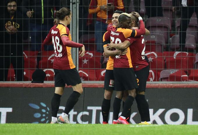 Falcao García marcó doblete en Galatasaray Falcao García marcó doblete en Galatasaray