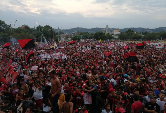 Hinchas del Cúcuta Deportivo se manifestaron contra el presidente José Augusto Cadena