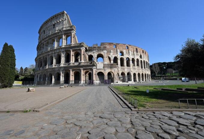 El Coliseo de Roma, uno de los lugares turísticos de Italia El Coliseo de Roma, uno de los lugares turístico de Italia