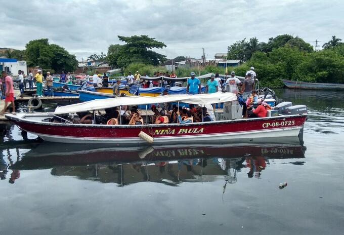 Embarcaciones llegan los inmigrantes a Capurganá.