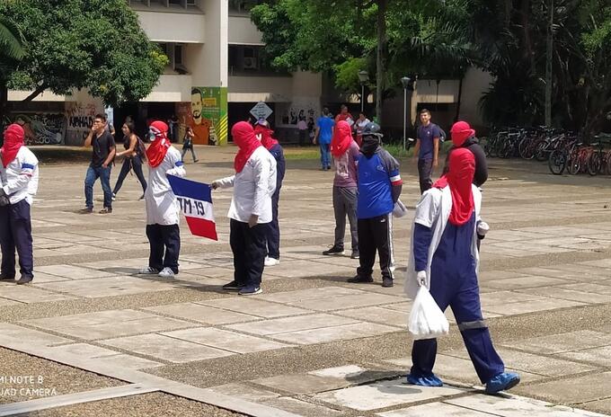 Se registra un bloqueo en la Avenida Pasoanacho, sector aledaño a la Universidad del Valle,