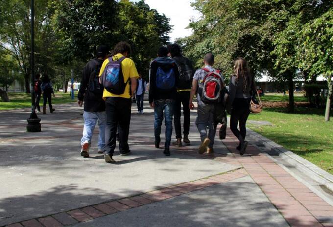 Universitarios