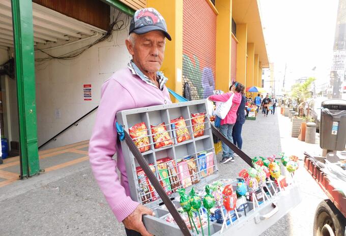 Aislamiento obligatorio No podemos vendedores ambulantes