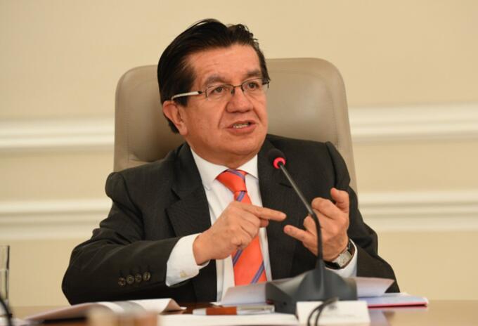 Fernando Ruíz, ministro de Salud