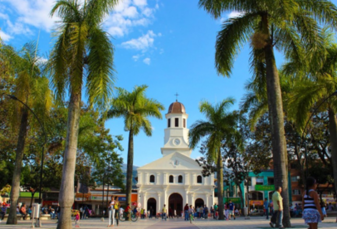Parque principal de Itagüí, Antioquia.
