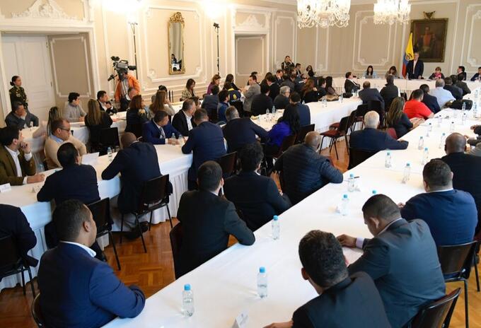 Alcalde de Popayán junto a otros mandatarios
